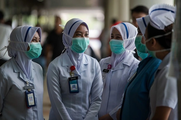 Daily work of Malaysian doctors and nurses 